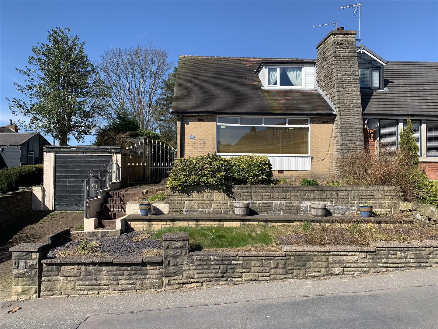 Den Lane, Springhead, Oldham Wild & Griffiths