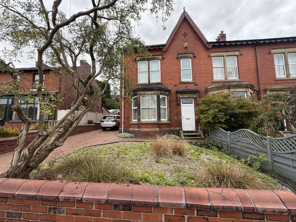 Stamford Road, Lees, Oldham